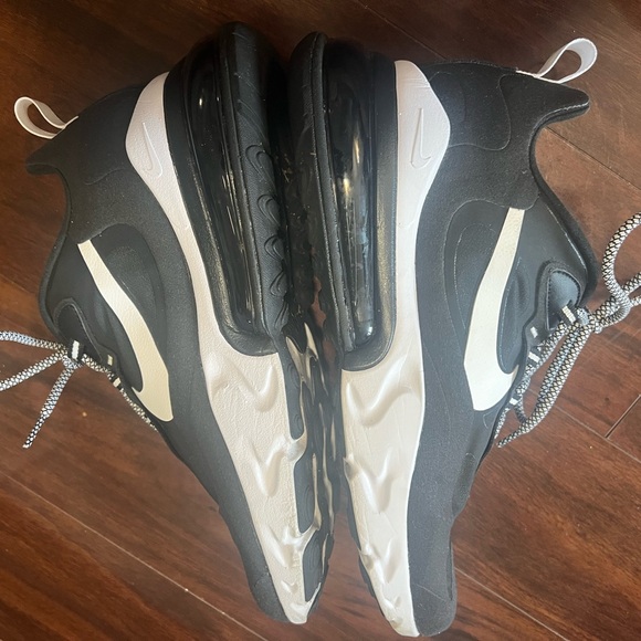 Nike AirMax 270 React Black/White - Picture 4 of 11